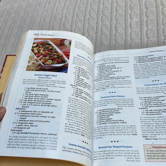 Taste of Home hardback cookbooks. ‘02 & ‘05. Annual recipes colored pics family - Picture 5 of 16